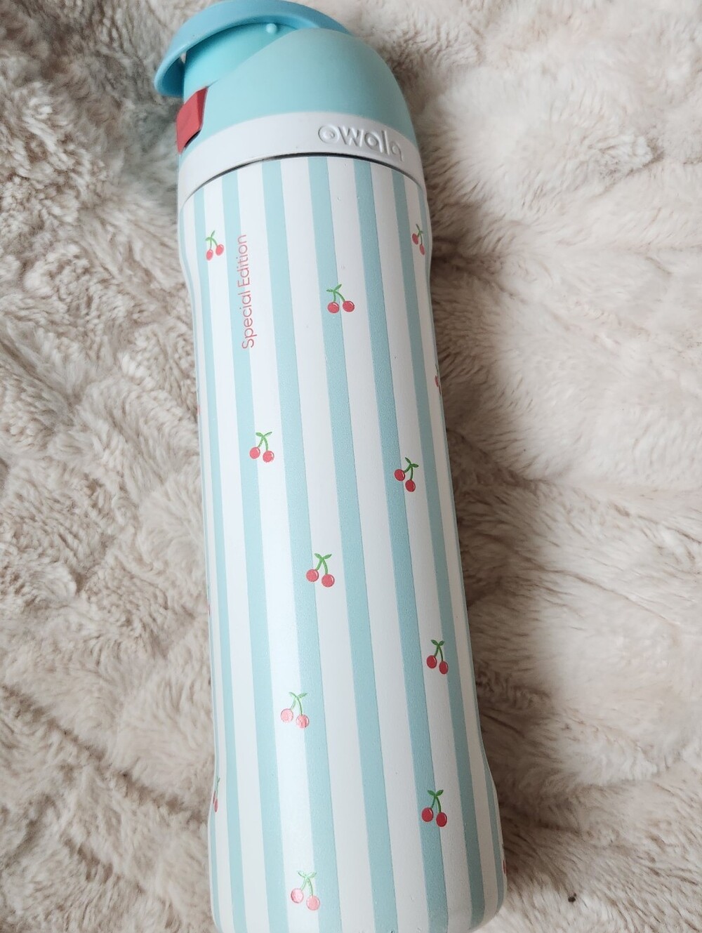 Pillow Fight Special Edition Owala Insulated Water Bottle with Flip Lid - Picture 6 of 7